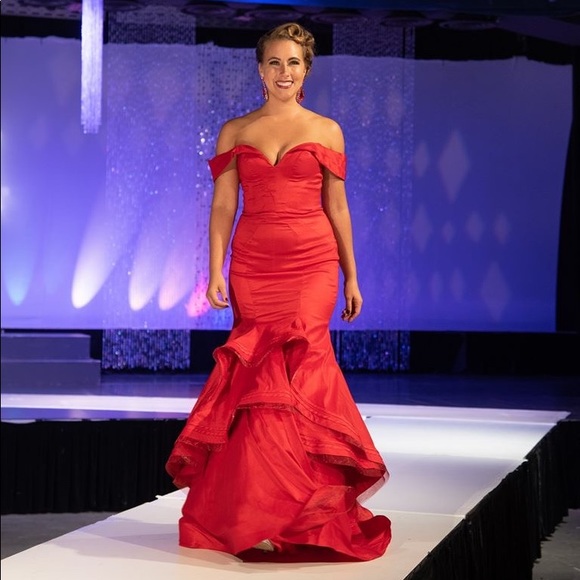 💕 Mac Dugggal Evening Gown 💃 Lady in Red Pageant - Picture 1 of 5